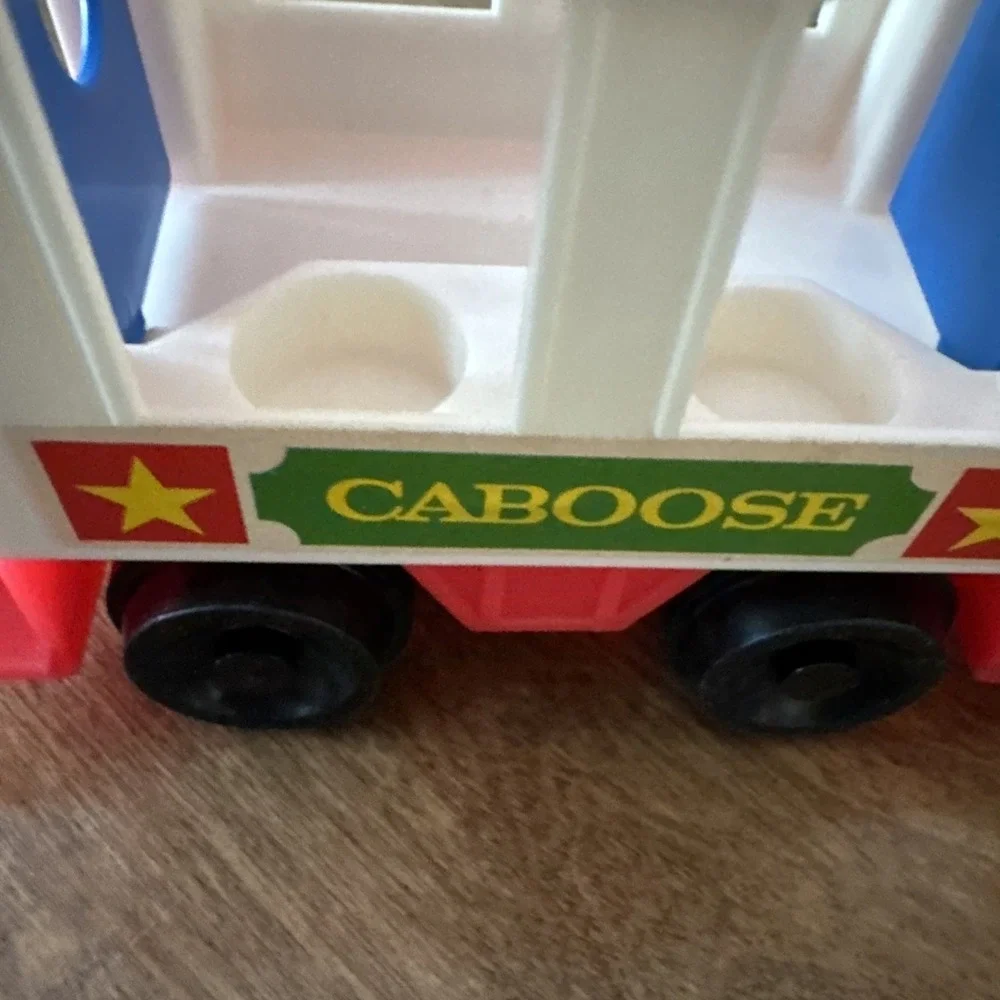 Vintage Fisher Price 3 Pc Express Train 2581 Engine Freight Car Caboose VCG '86